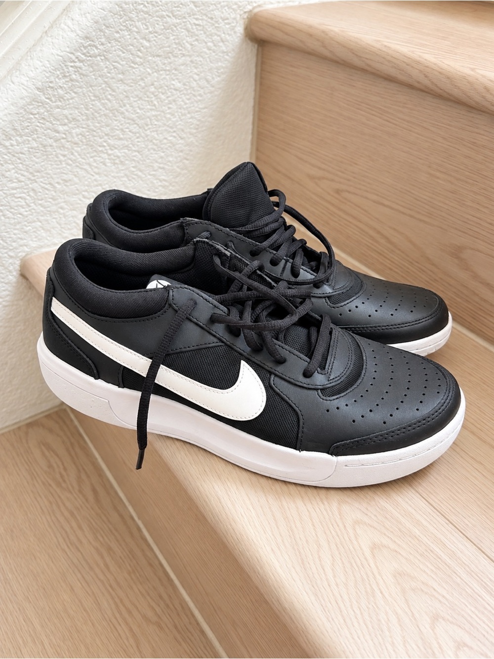 Nike Men’s Black and White Low-Top Sneakers Brand new